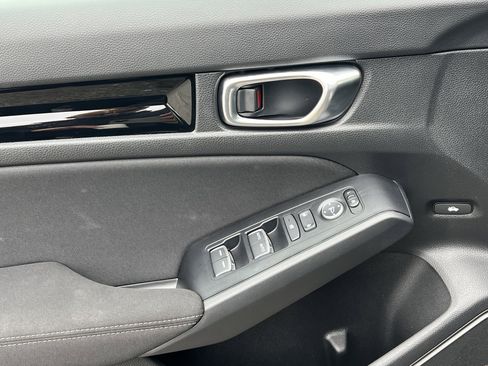 Used 2025 Honda Civic Sport image 11