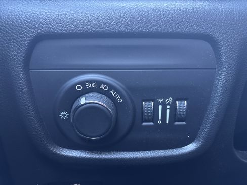 Used 2024 Jeep Grand Cherokee L Laredo image 29