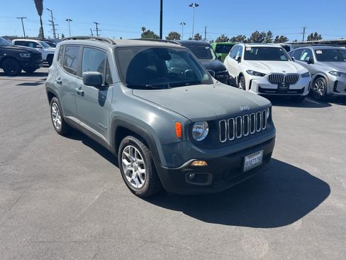 Used 2018 Jeep Renegade Latitude image 9