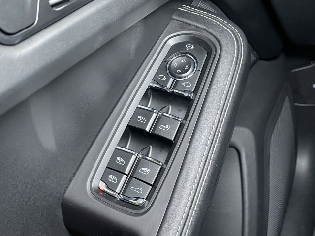 Certified 2023 Porsche Macan S AWD/4WD image 34
