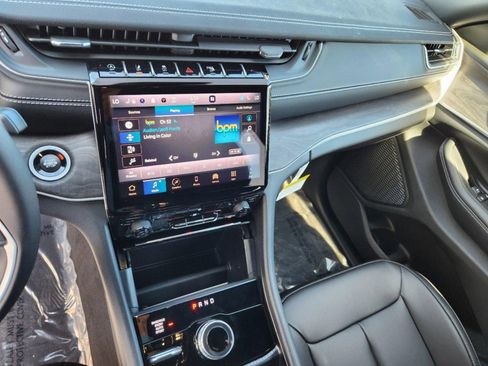 New 2025 Jeep Grand Cherokee L Limited w/ Trailer Tow Package image 8