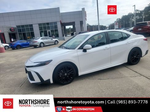 Certified 2025 Toyota Camry SE image 1