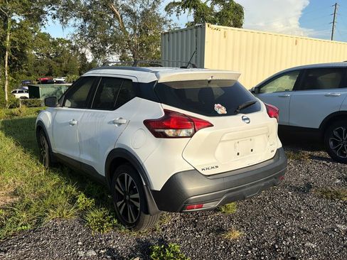 Used 2019 Nissan Kicks SV FWD image 8
