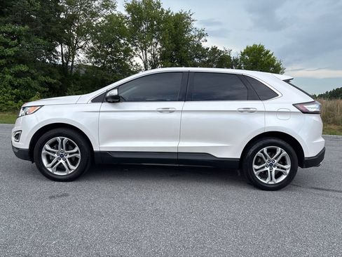 Used 2017 Ford Edge Titanium w/ Equipment Group 301A FWD image 2