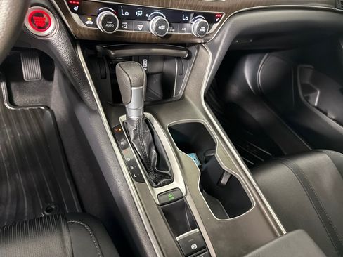 Used 2019 Honda Accord EX image 17