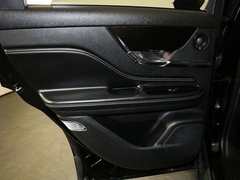 Used 2021 Lincoln Corsair Reserve w/ Equipment Group 201A image 27