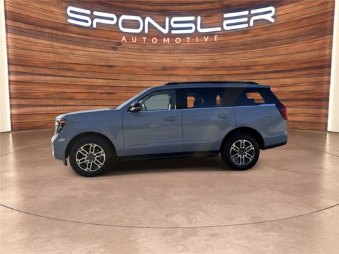 New 2025 Ford Expedition Active image 2