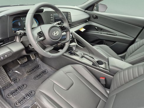 New 2026 Hyundai Elantra SEL Sport FWD image 17