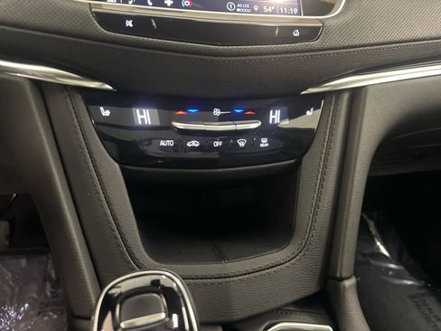 Used 2024 Cadillac XT6 Luxury image 33