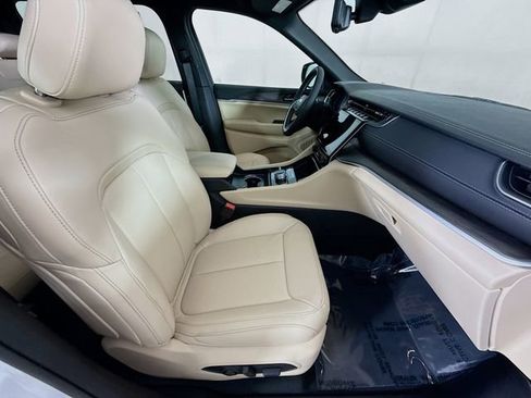 New 2025 Jeep Grand Cherokee L Limited w/ Luxury Tech Group II AWD/4WD image 29