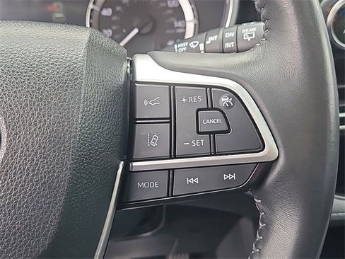 Used 2023 Toyota Highlander XLE image 25