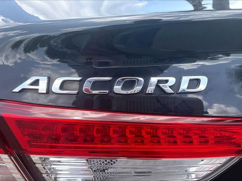 Used 2018 Honda Accord Touring image 31