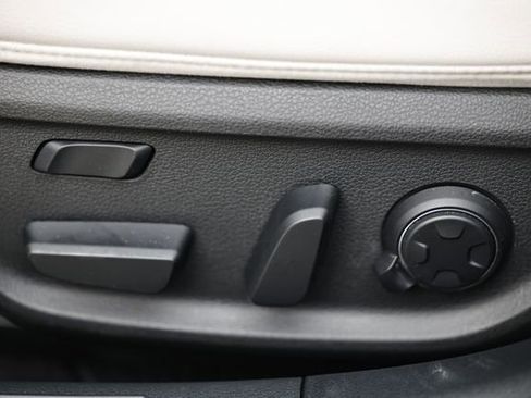 Used 2025 Genesis G70 3.3T Advanced image 23