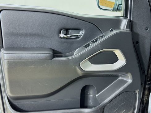 Used 2022 Nissan Frontier SV image 11