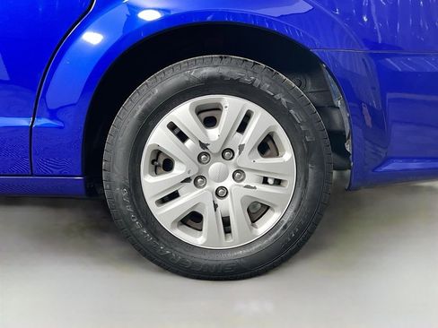 Used 2018 Dodge Grand Caravan SE w/ UConnect Hands-Free Group image 30