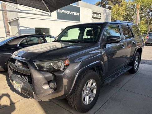 Used 2017 Toyota 4Runner SR5 Premium RWD image 2
