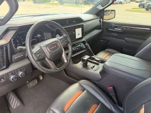 Used 2025 GMC Sierra 1500 AT4 w/ AT4 Premium Package AWD/4WD image 11