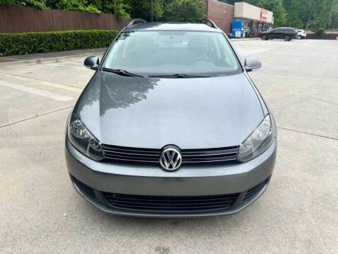 Used 2010 Volkswagen Jetta TDI FWD image 2