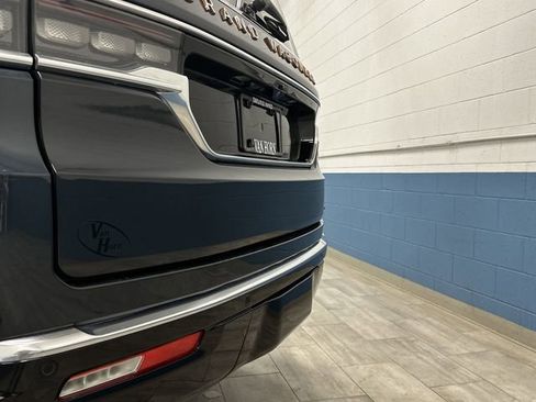 Used 2024 Jeep Grand Wagoneer Series III image 42