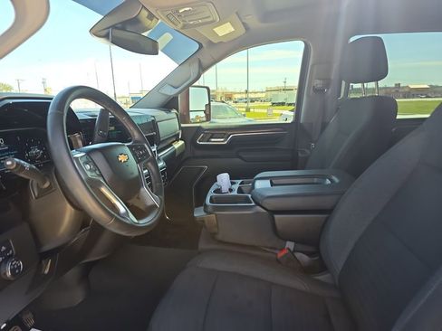 Used 2024 Chevrolet Silverado 2500 LT w/ Convenience Package image 8