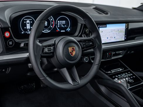 Certified 2026 Porsche Cayenne AWD/4WD image 15