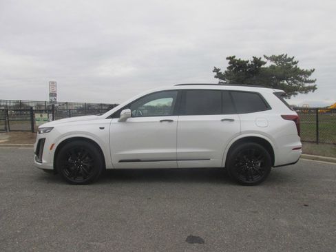 Used 2023 Cadillac XT6 Premium Luxury w/ Technology Package image 5