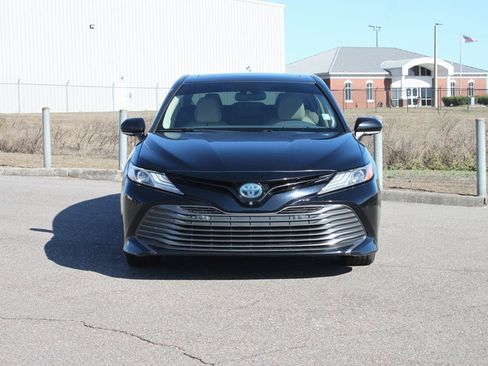 Used 2019 Toyota Camry XLE image 3