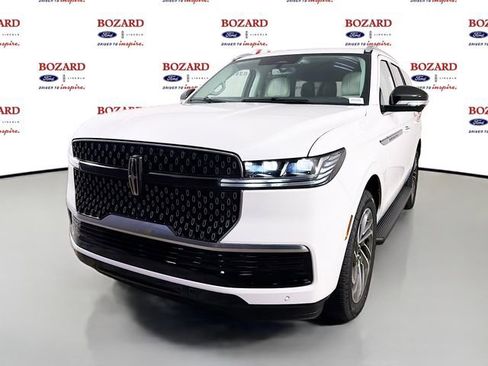 New 2026 Lincoln Navigator Premiere AWD/4WD image 4