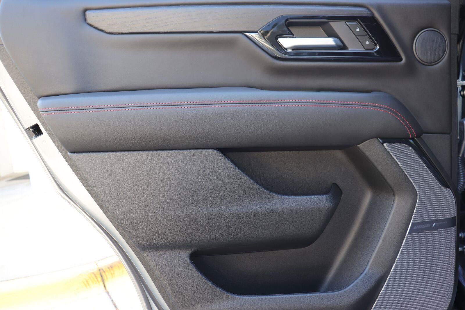 Used 2026 GMC Yukon AT4 Ultimate w/ LPO, Floor Liner Package AWD/4WD image 11