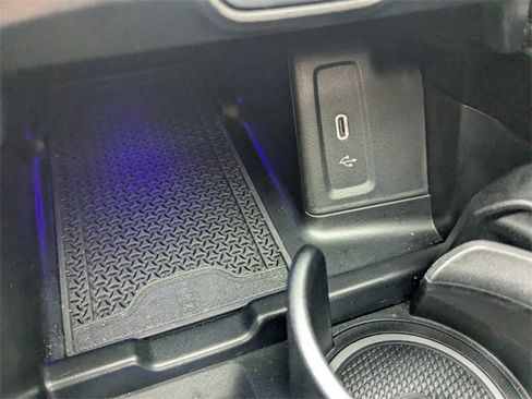 Used 2024 Mercedes-Benz GLC 300 4MATIC image 26