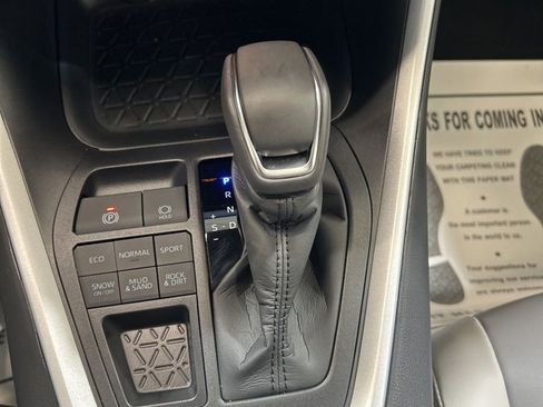 Used 2025 Toyota RAV4 XLE Premium image 29