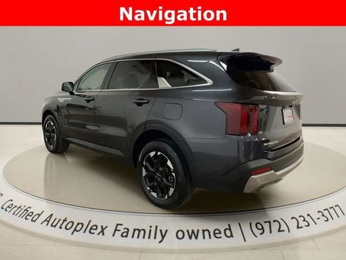Used 2025 Kia Sorento S AWD/4WD image 3