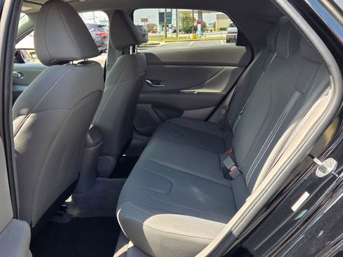 Used 2022 Hyundai Elantra SEL FWD image 6