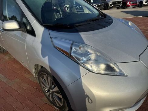 Used 2015 Nissan Leaf SL FWD image 18