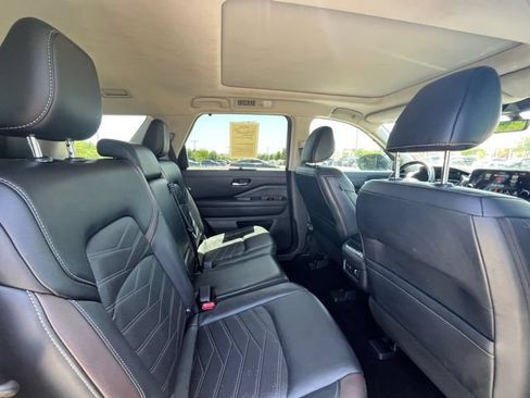 Used 2023 Nissan Pathfinder Platinum w/ Cargo Package AWD/4WD image 29