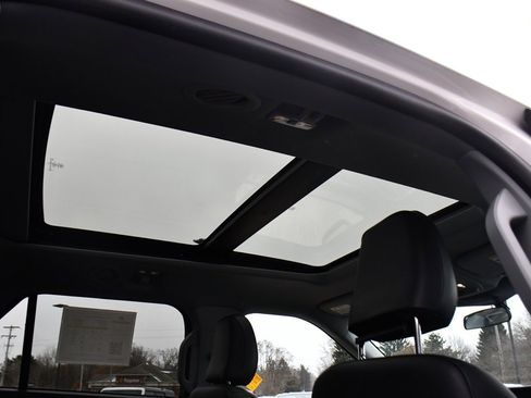 Used 2023 Ford Explorer XLT w/ Equipment Group 202A image 17