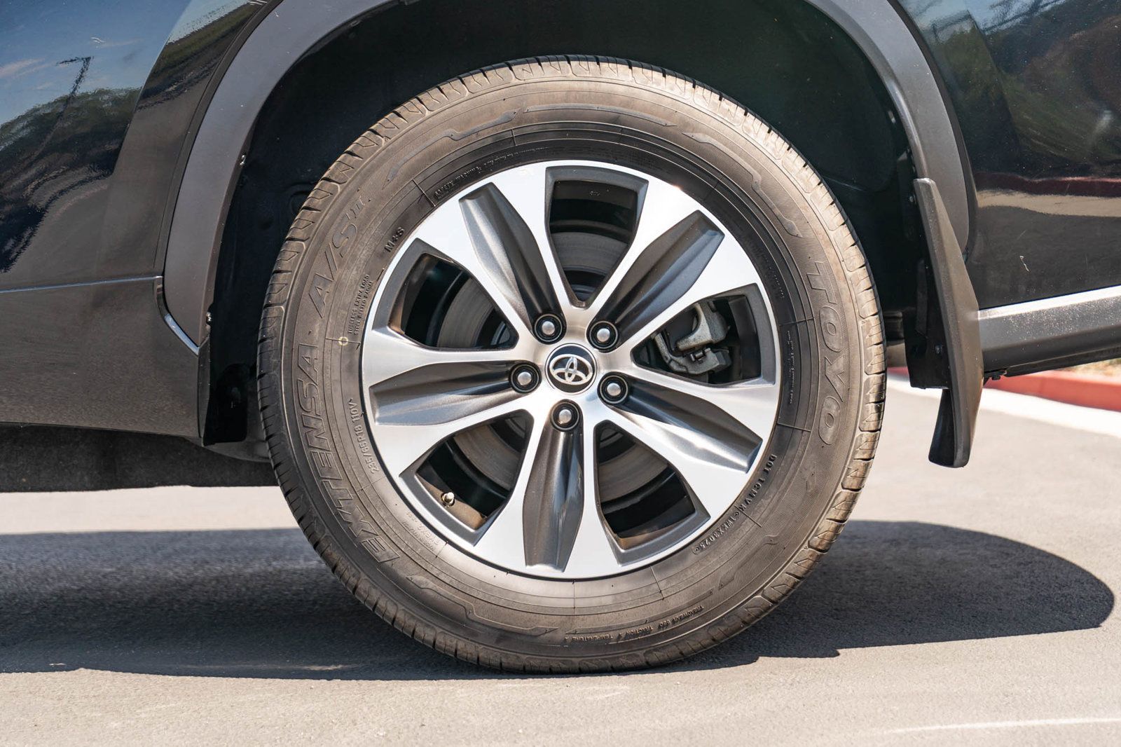 Certified 2021 Toyota Highlander XLE AWD/4WD image 6