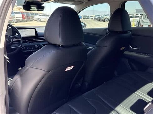 Used 2025 Hyundai Elantra Limited image 20