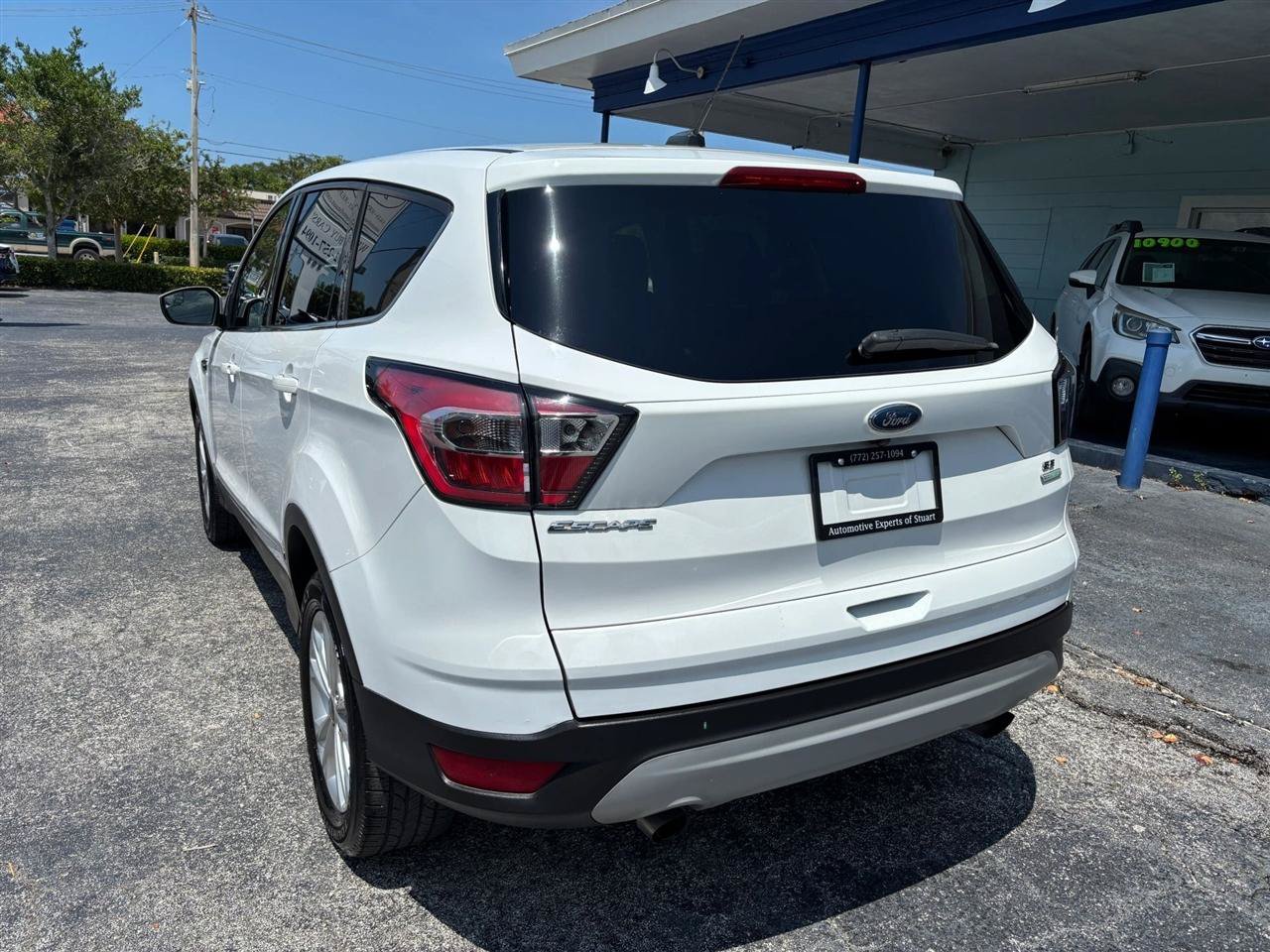 Used 2017 Ford Escape SE w/ SE Cold Weather Package FWD image 3