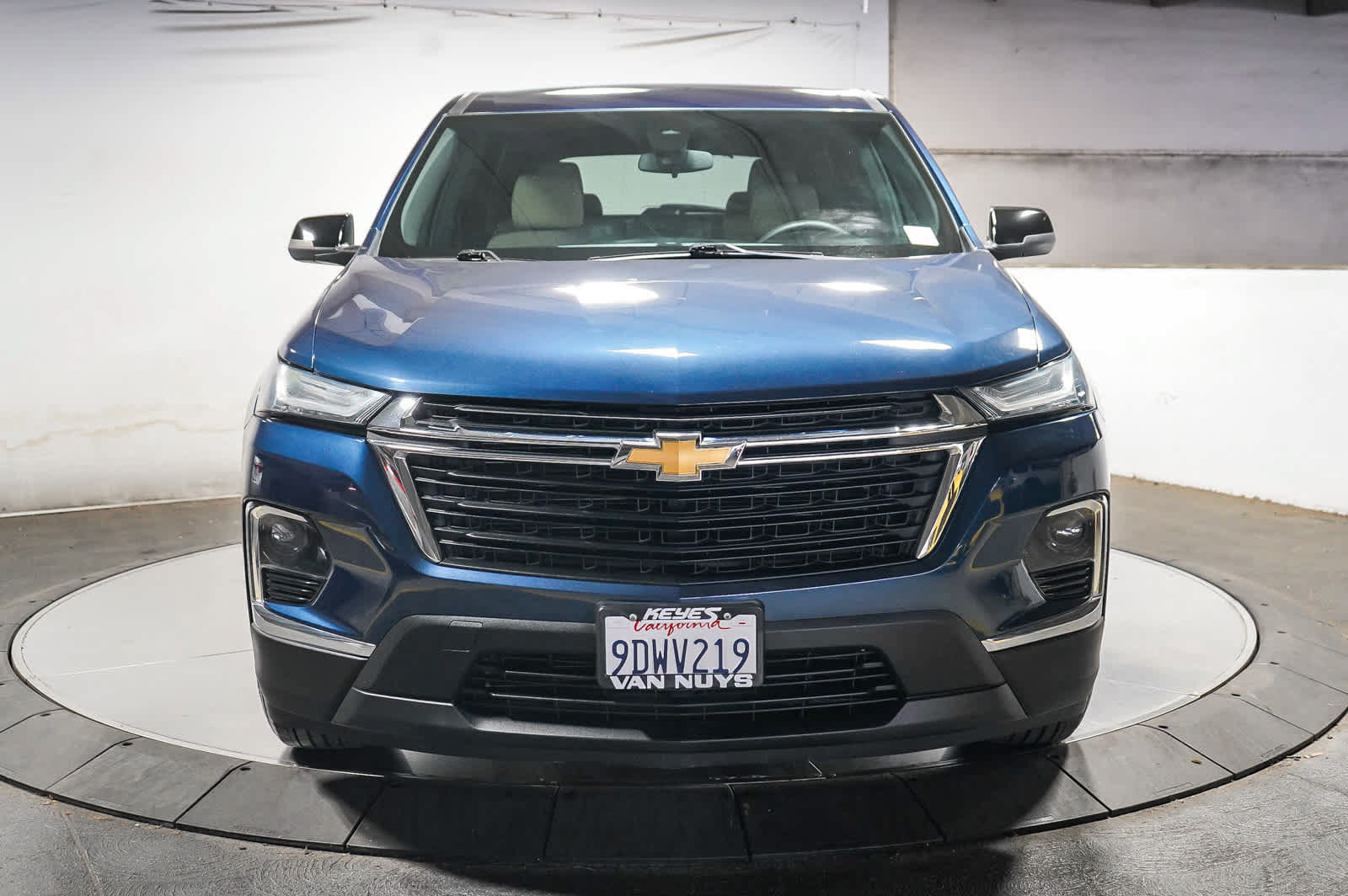 Used 2023 Chevrolet Traverse LS w/ LPO, Cargo Package FWD image 2