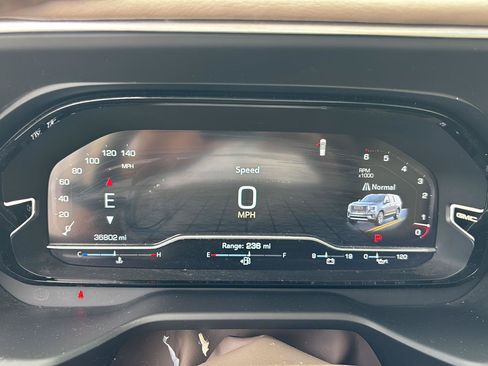 Used 2023 GMC Yukon XL Denali RWD image 20