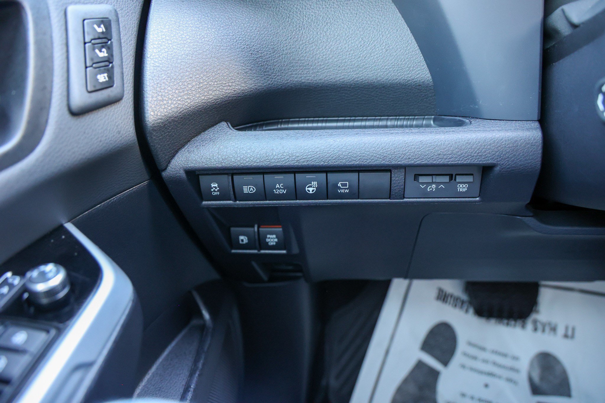 Certified 2025 Toyota Sienna Platinum FWD image 18