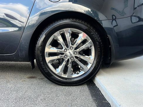 Used 2016 Kia Sedona SX Limited FWD image 21