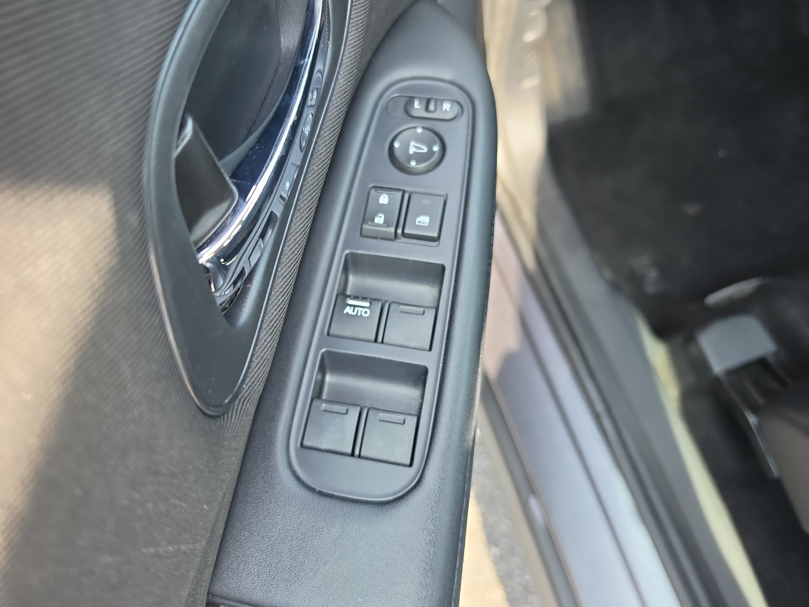 Used 2018 Honda HR-V LX image 13