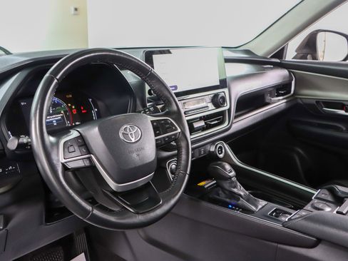 Used 2024 Toyota Grand Highlander XLE image 22