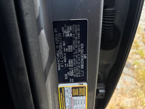 Used 2025 Kia Soul LX w/ LX Technology Package FWD image 23