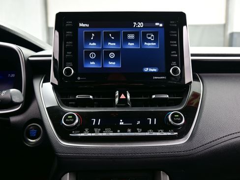 Used 2022 Toyota Corolla Cross XLE w/ Convenience Package image 19