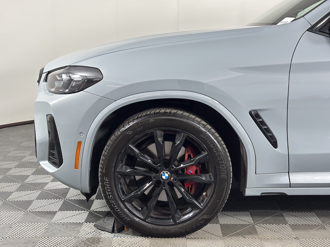 Certified 2025 BMW X4 M40i w/ Premium Package AWD/4WD image 13