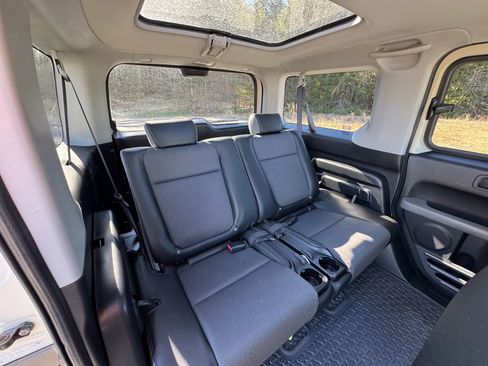 Used 2005 Honda Element EX image 16