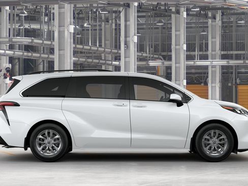 New 2025 Toyota Sienna LE image 12